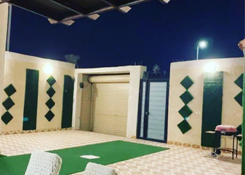 شاليه بصالة مطلة على المسبح 