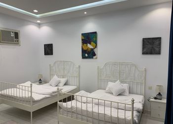 شاليه عائلي انيق بمسطح اخضر