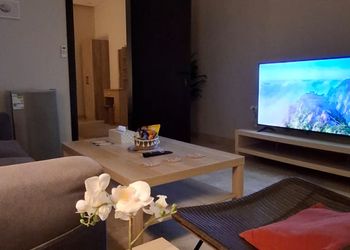 شقة بغرفة معيشة وغرفة نوم 