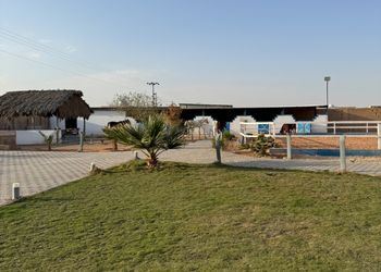 استراحة مع اسطبل خيول وجلسات