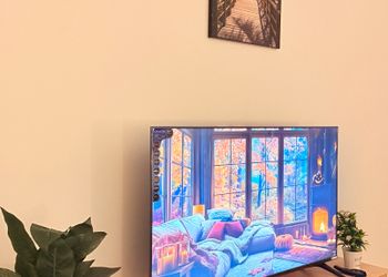 استديو بأثاث مريح وبسيط 