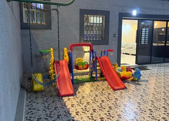 شاليه بمسبح داخلي ومجلس