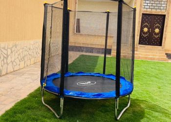 شاليه بألعاب مائية ومسطح اخضر