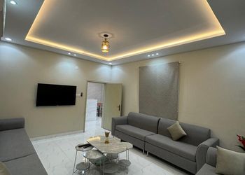 شاليه بمسطح اخضر ومسبح