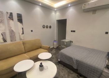 استديو بجلسة جانبية ودخول ذاتي 