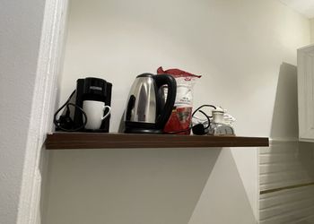استديو بأثاث مريح وبسيط 