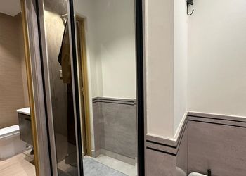 استديو بأثاث مريح وبسيط 