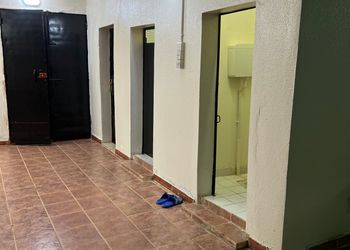 استراحة بمجالس واسعة ومسطح اخضر 