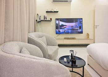 استديو بسرير ماستر وجلسة جانبية