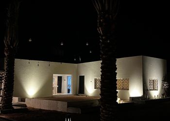 استراحة ببيت شعر ملكي وجلسة خارجية 
