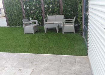 شاليه بمسطح اخضر و مسبح