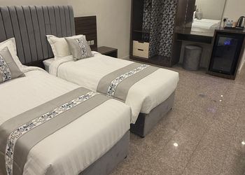 استديو هادئ بسريرين فردية