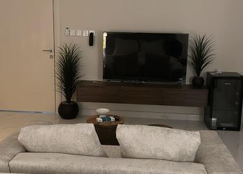 استديو بسرير ماستر وجلسة مريحة 