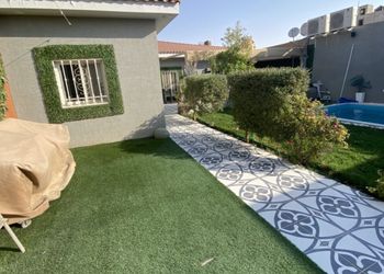شاليه بجلسة خارجية ومسبح 