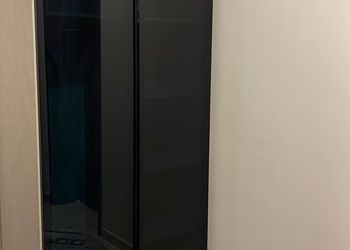 استديو بأثاث مريح وبسيط