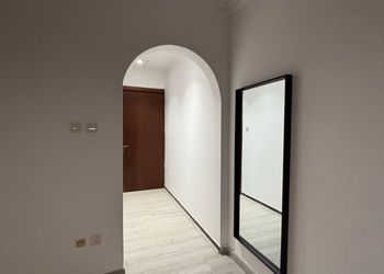 استديو بسرير ماستر وجلسة جانبية 