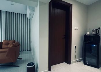 استديو بأثاث مريح وبسيط 