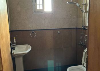 استوديو مميز بطابع خشبي هادئ
