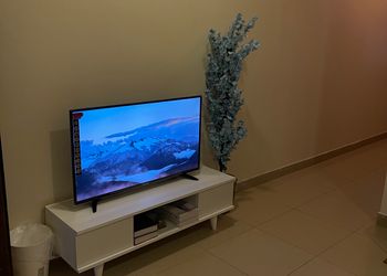 شقة بأثاث مريح وبسيط