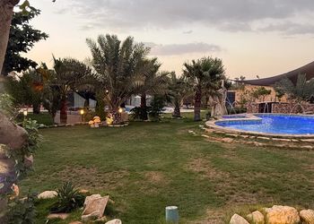 استراحة بمسطح اخضر ومجالس