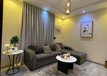 شقة بصالة مريحة ودخول ذاتي 