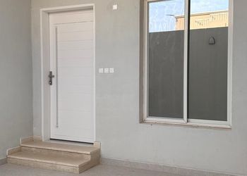شقة بغرفتين نوم وصالة 
