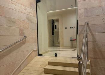 استديو بسرير ماستر وجلسة جانبية 