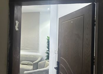 استديو بسرير ماستر وجلسة جانبية