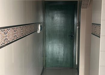 استديو بسرير ماستر وأثاث مريح 
