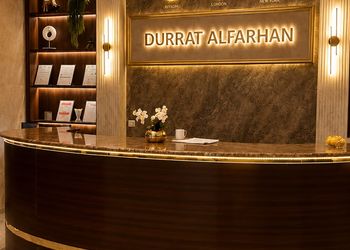 شقة بصالة هادئة وغرفتين نوم 
