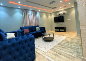 شاليه بمسبح ومسطح اخضر