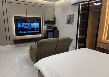 استديو بسرير مريح وتصميم هادئ 