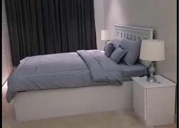 شقة بغرفتين نوم وغرفة جلوس 