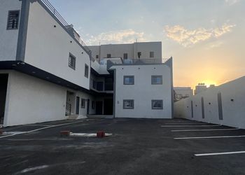 شقة بصالة مريحة وغرفتين نوم 