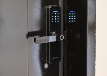 شقة بصالة أنيقة ودخول ذاتي