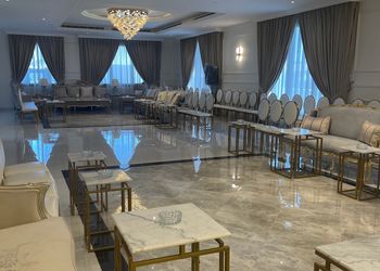 فيلا بمسبح خارجي ومجالس فاخرة 
