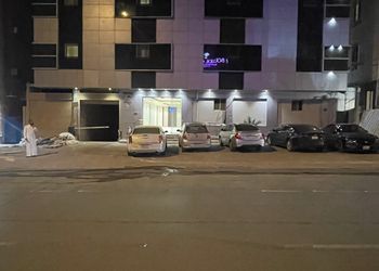 استديو بأثاث مريح وبسيط 
