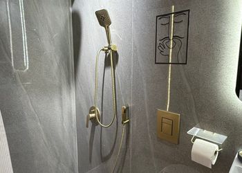 استديو هادئ بسرير ماستر