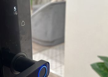 شقة بغرفة معيشة وغرفتين نوم 