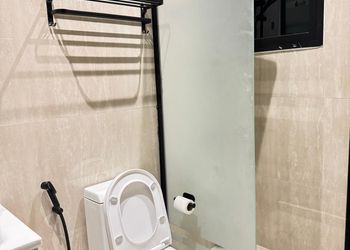 شقة بصالة أنيقة ودخول ذاتي