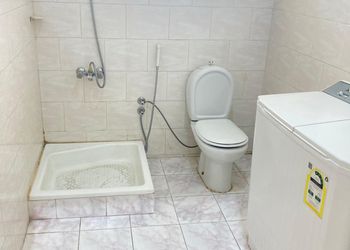 شقة بغرفتين نوم وأثاث مريح