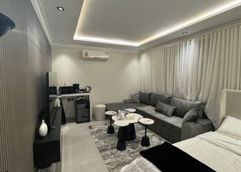 استديو هادئ بدخول ذاتي