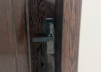 شقة بغرفة معيشة وغرفتين نوم 