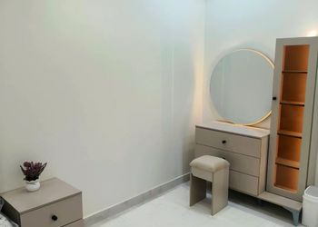 شقة بصالة مريحة وثلاث غرف نوم 