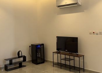 استديو مع حوش خاص بأثاث حديث
