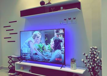استديو بأثاث مريح وبسيط
