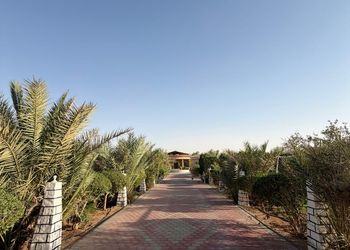 مزرعة بمناظر خلابة وجلسة خارجية 