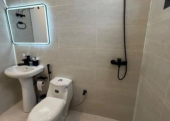 شقة بصالة أنيقة ودخول ذاتي 