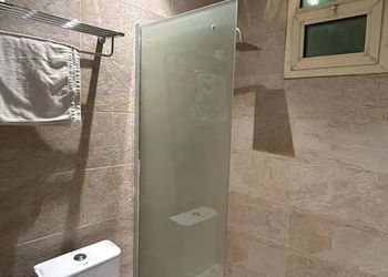 شقة بغرفة معيشة وغرفتين نوم 