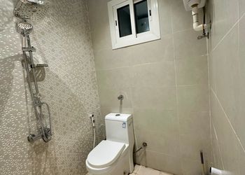 شقة بصالة مريحة وغرفة نوم 